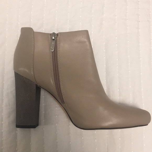 Boots - Picture 3 of 5